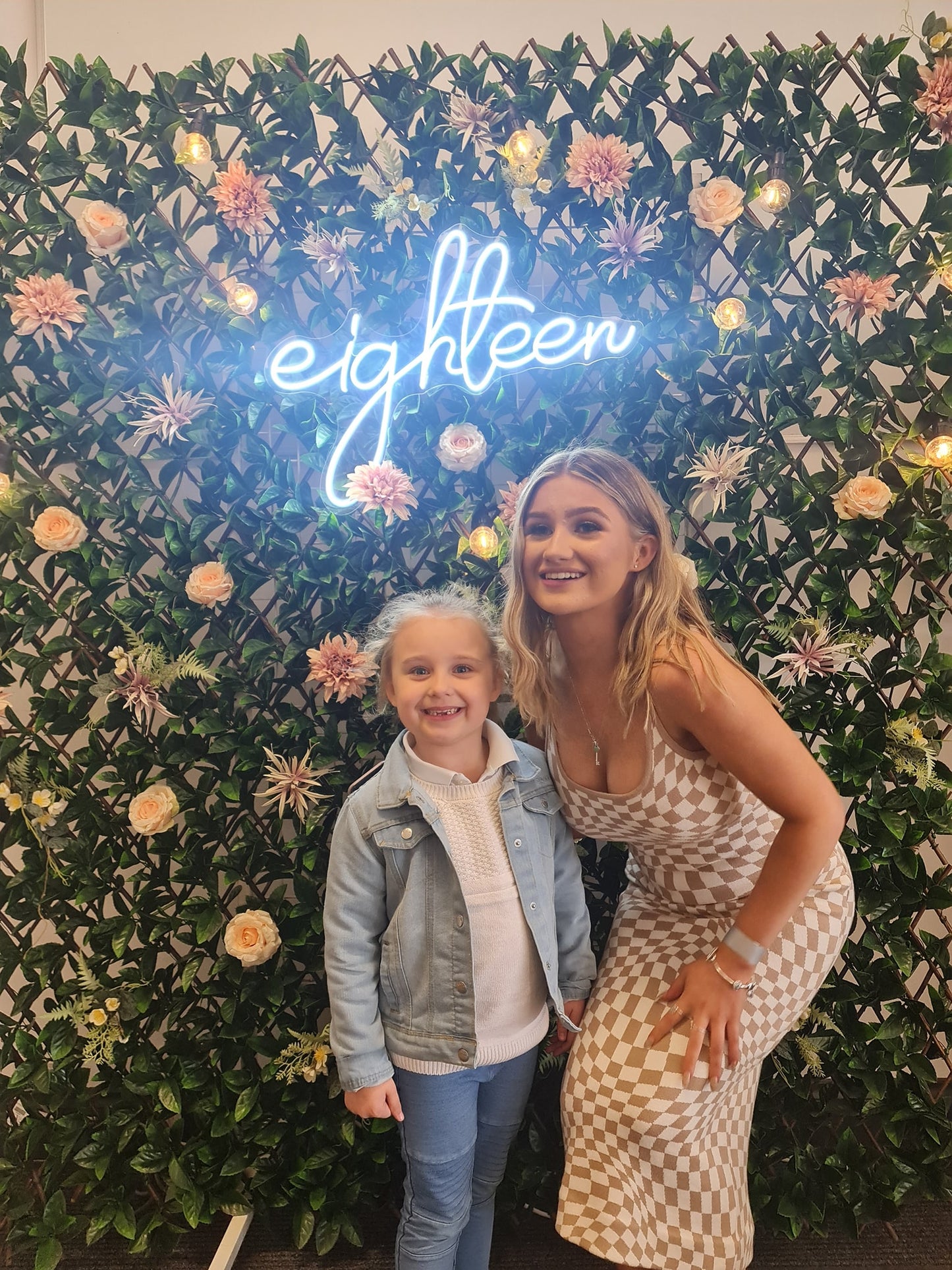 Neon Sign - Eighteen